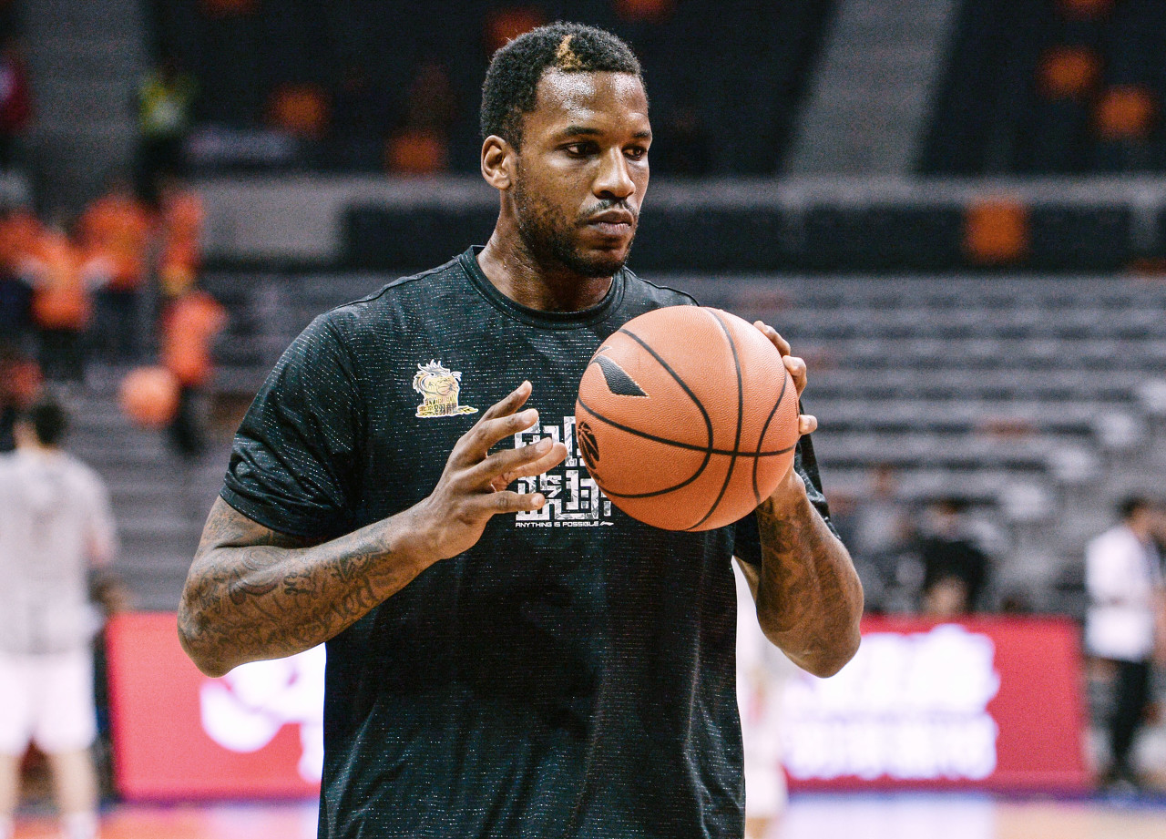 随即双手抱 随即双手抱